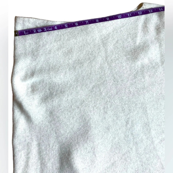100% Cashmere Topper White with Black Stripes One Size - Picture 6 of 10